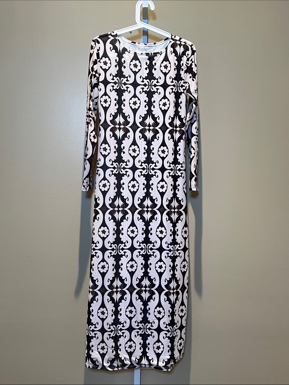 Long Sleeve Black and White Maxi Dress with Bold Pattern